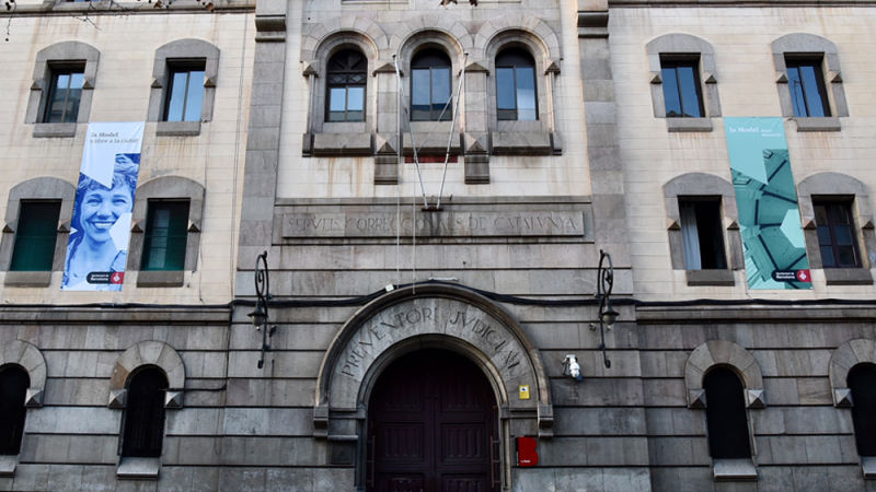 La façana del carrer Entença